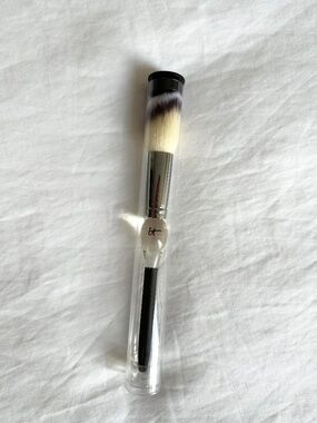 🆕 IT Cosmetics Heavenly Luxe French Boutique Blush Brush